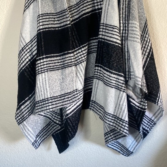 Express plaid striped windowpane one size hooded womens poncho top arm hole - Picture 3 of 11